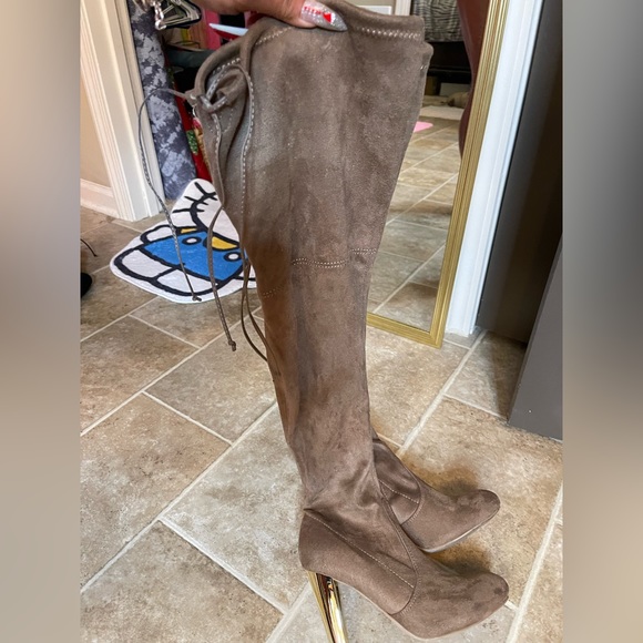 Thigh high tan suede like boots - Picture 2 of 6